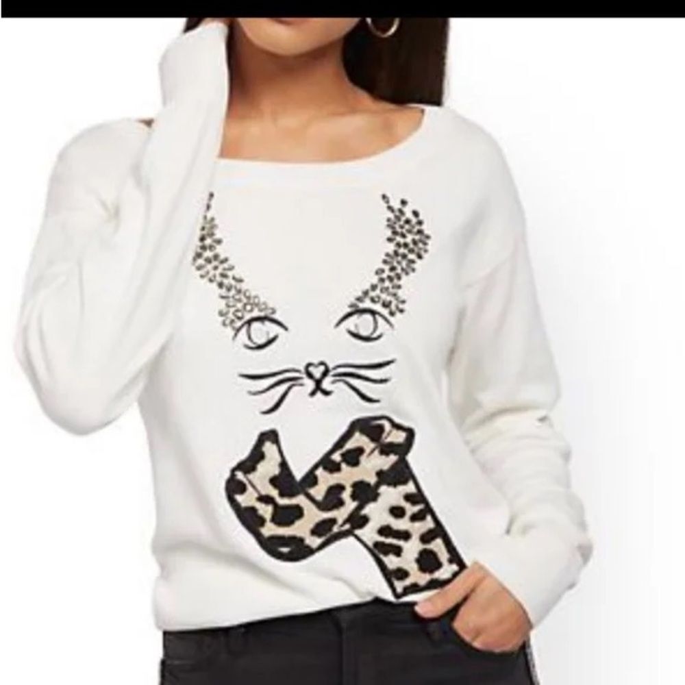 New York & Company White Crewneck Cat Graphic Sweater with Leopard Accent